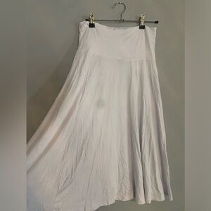 white flowy skirt!
